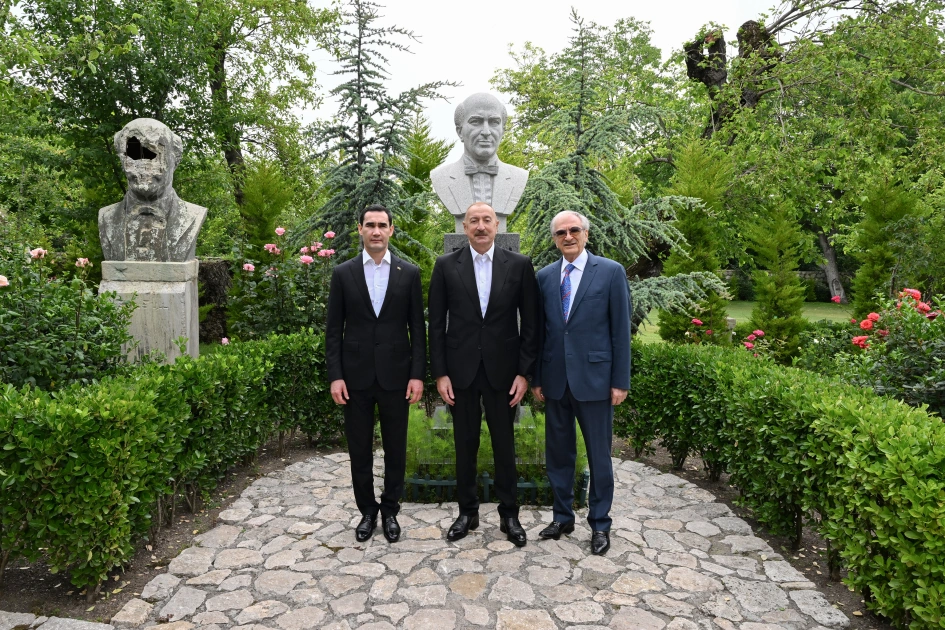 President Ilham Aliyev and President Serdar Berdimuhamedov visit Bulbul's house-museum in Shusha (PHOTO)