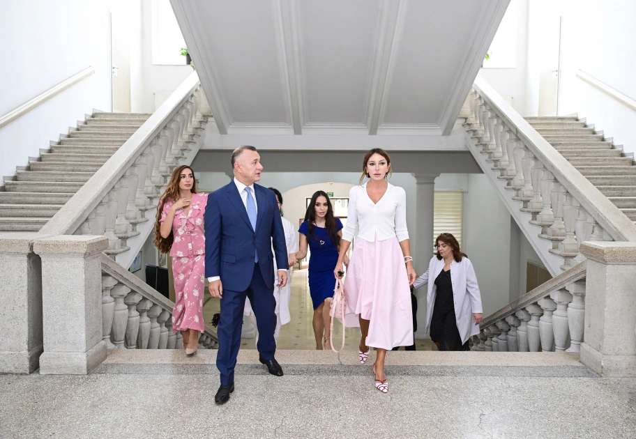 First Vice-President Mehriban Aliyeva, her daughters Leyla Aliyeva and Arzu Aliyeva visit the Scientific Research Institute of Pediatrics (PHOTO)