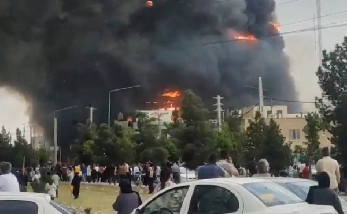 Death toll rises to eight in Tehran mall fire VIDEO