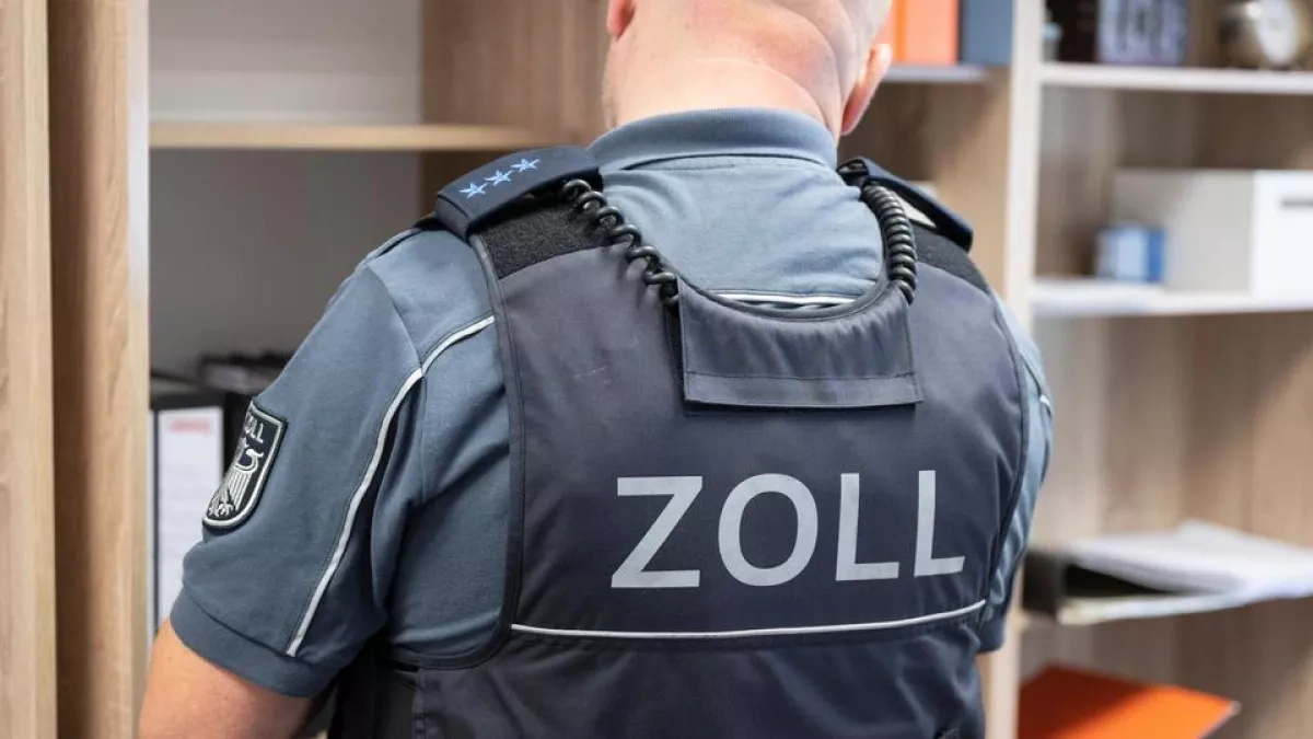 German customs raid 14 sites over illegal Russian exports
