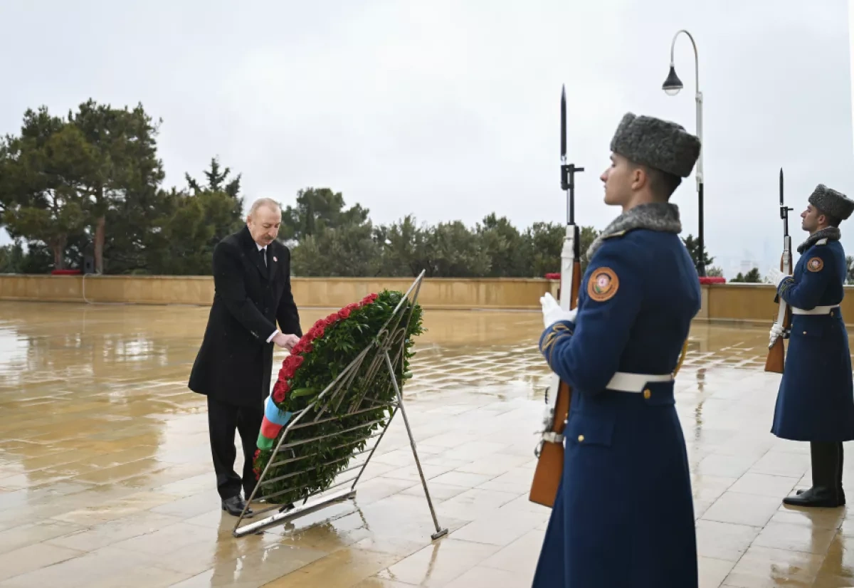 President Aliyev honours 20 January Martyrs at Alley of Martyrs PHOTO