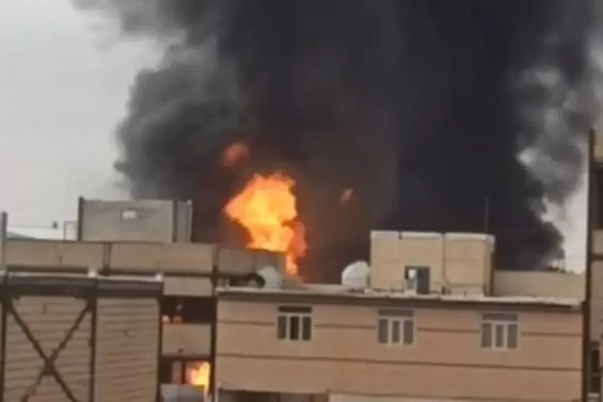 One killed as fire tears through industrial plant in Iran’s Tehran province