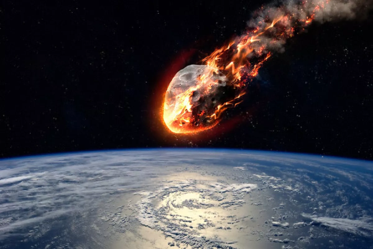 Massive meteor explodes over Cleveland, lighting up sky, shaking streets