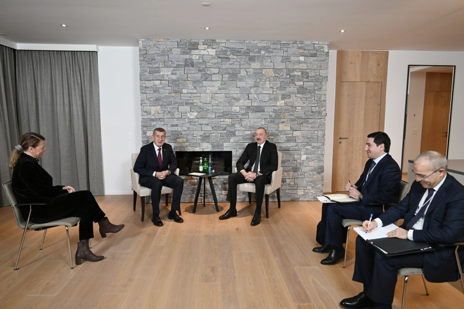 President Ilham Aliyev meets with Czech Prime Minister in Davos (PHOTO)