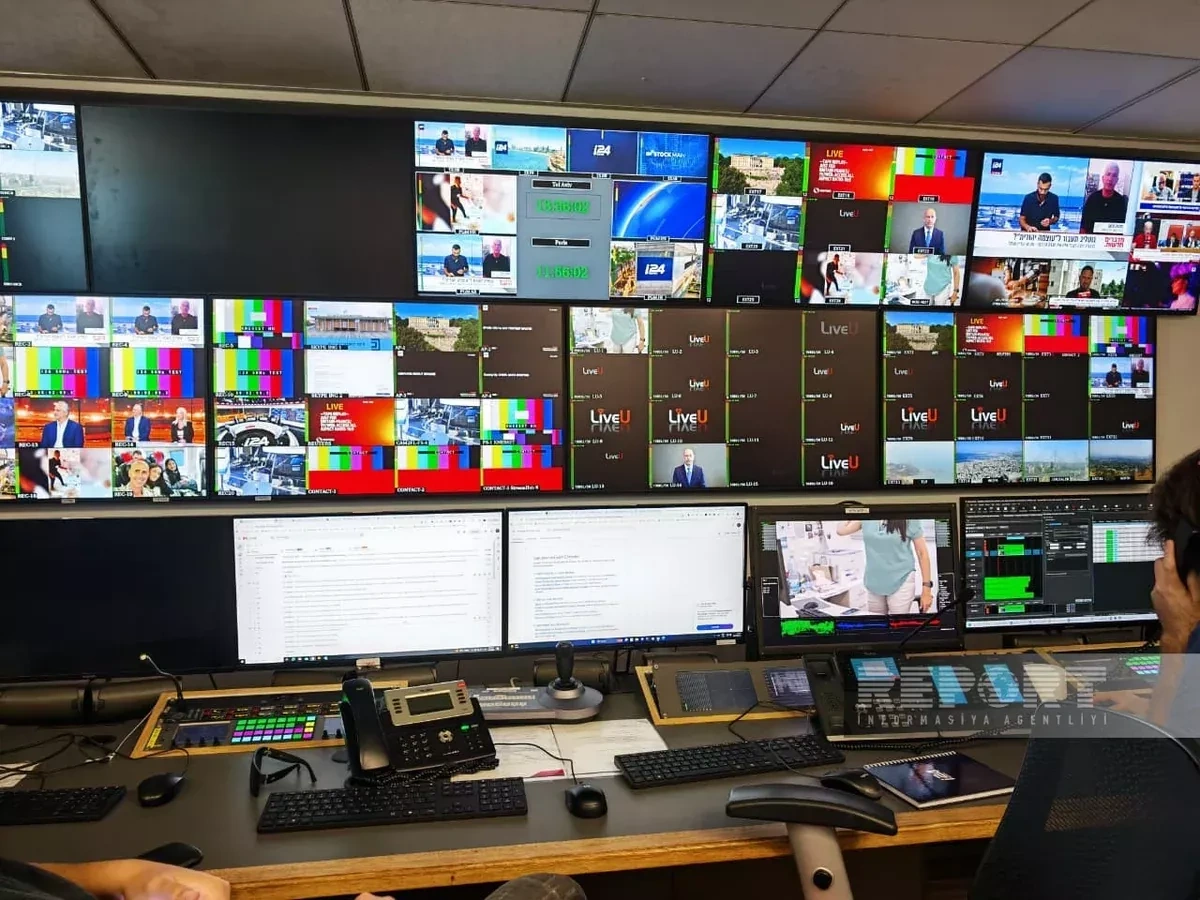 Azerbaijani journalists explore i24NEWS operations in Israel PHOTO