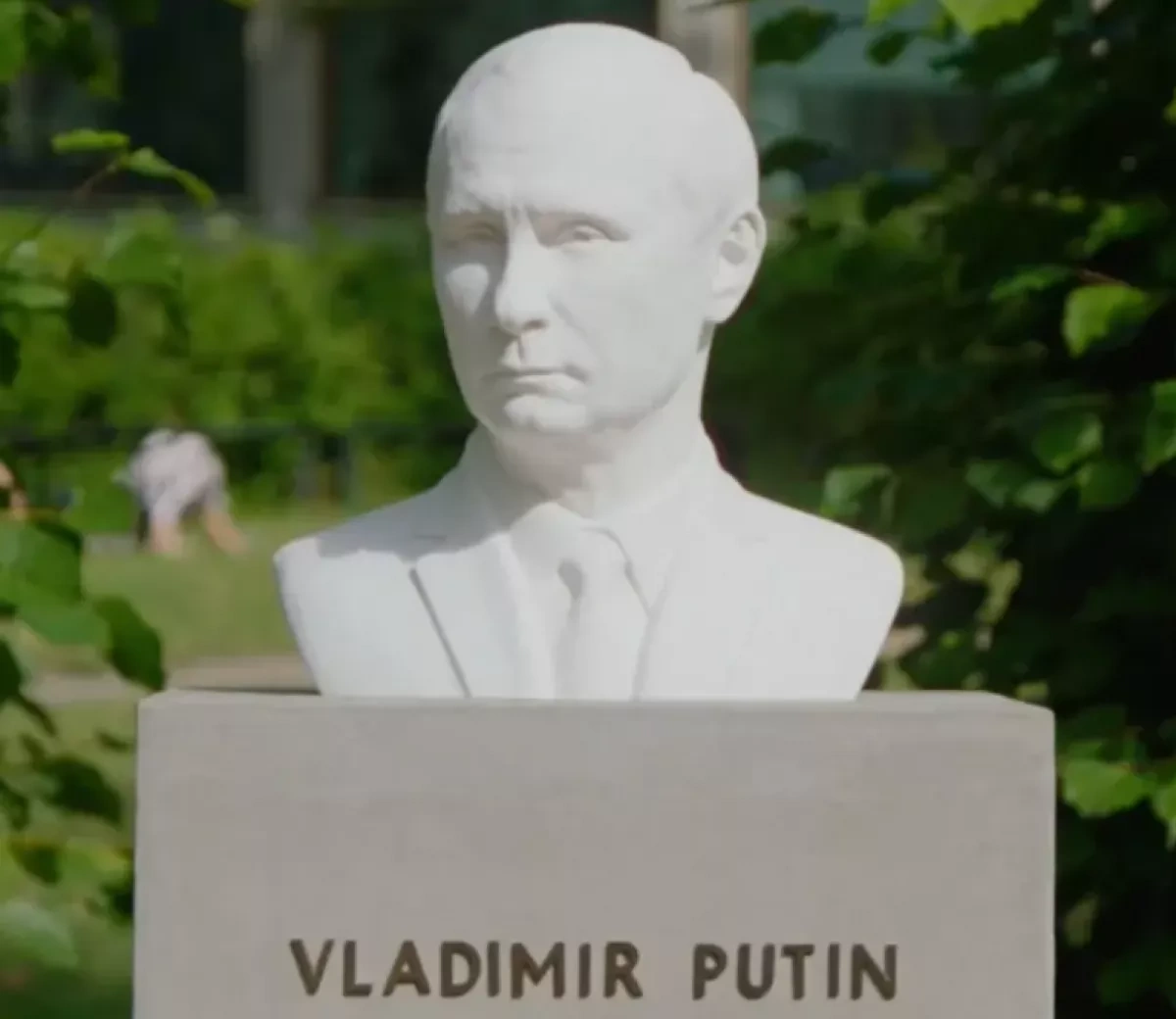Putin bust beheaded in Denmark shortly after being unveiled