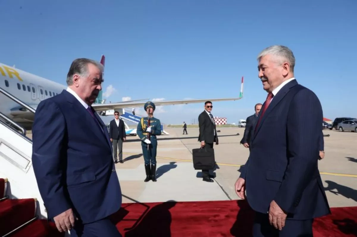 Tajik president arrives in Kyrgyzstan for regional meeting