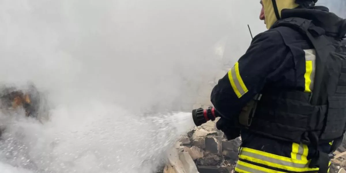 Russian attacks on residential buildings in Kherson cause fires, injuries Photo