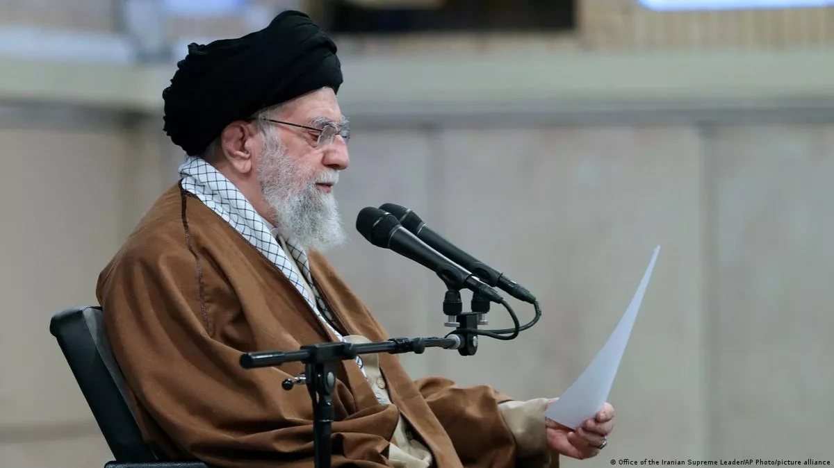 Media: Iran's supreme leader moves to underground bunker Amid US strike threat