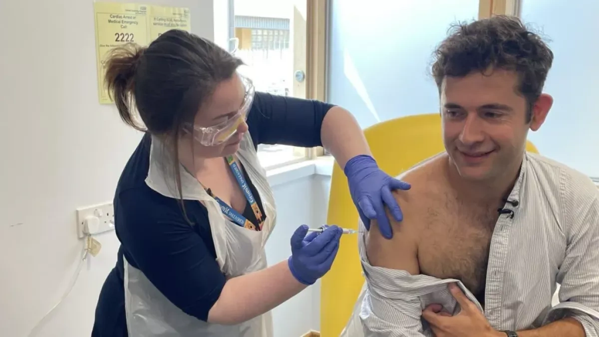 First volunteer receives experimental Ebola vaccine in Oxford trial