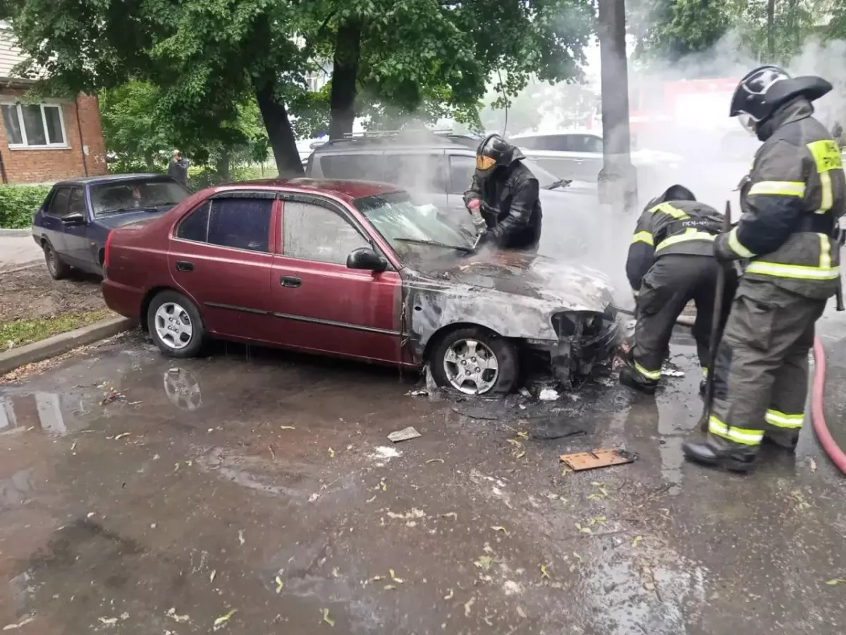 ASTRA: Falling drone fragments hit mall, apartment block outside Moscow PHOTO / VIDEO