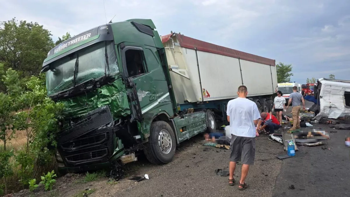 Zelenskyy: Twelve killed in deadly crash in southern Ukraine PHOTO