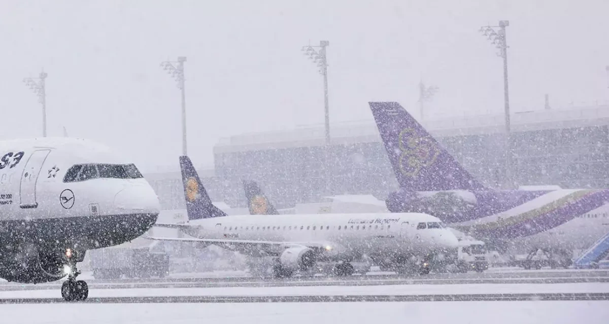 Vienna airport paralysed by heavy snowfall, flights suspended
