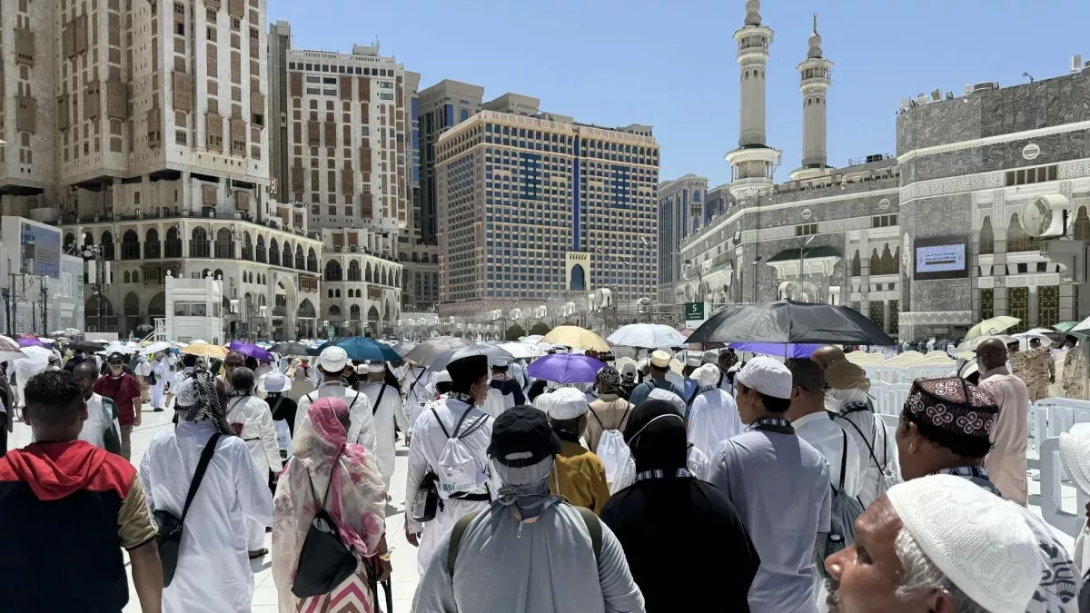 Iran starts bringing pilgrims back from Saudi Arabia