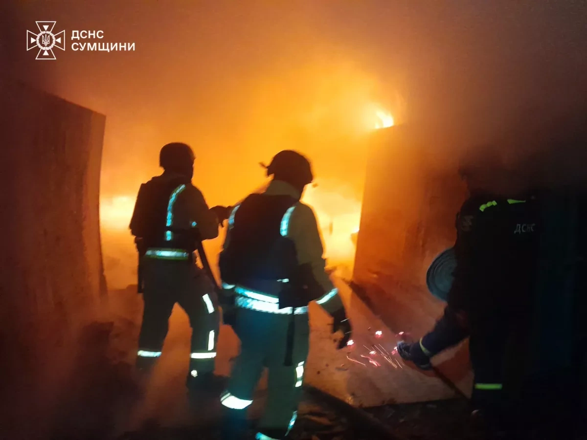 Russian strikes ignite major fires in Ukraine’s Sumy region photo / video