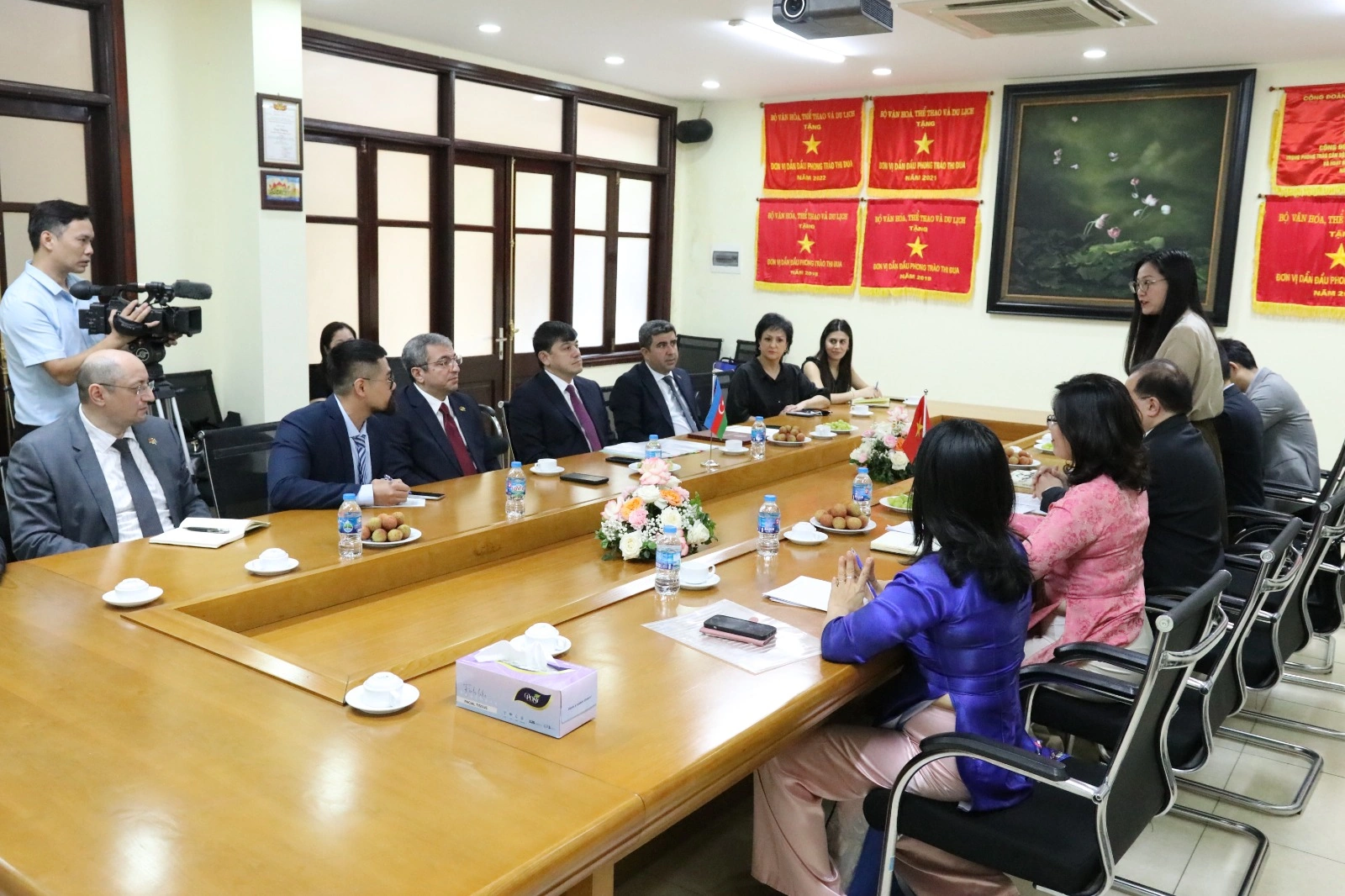 Azerbaijan, Vietnam discuss expansion of diaspora cooperation (PHOTO)