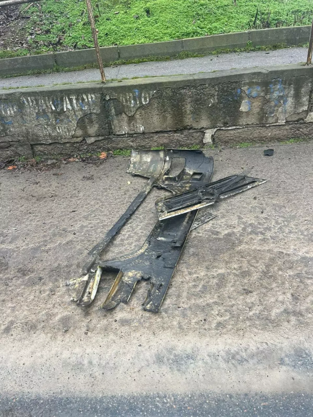 Russian shelling hits minibus in Kherson, killing driver, injuring several Photo
