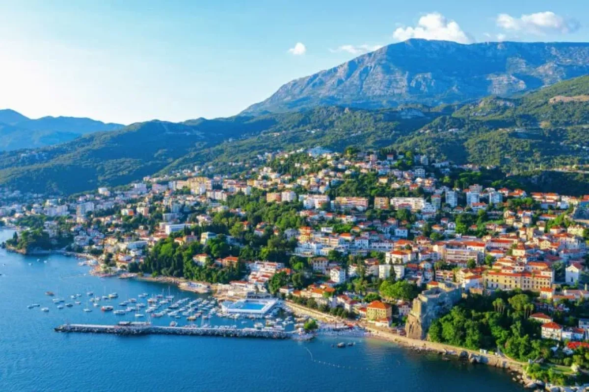 Montenegro moves to end visa-free regime with Russia