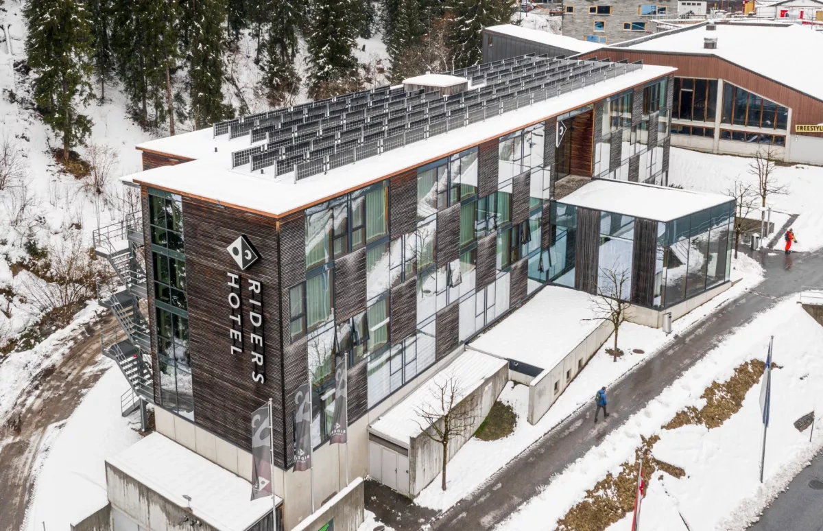 Innovative cable-car system opens in one of most sustainable Swiss ski resorts “Uber of the Alps” / PHOTO