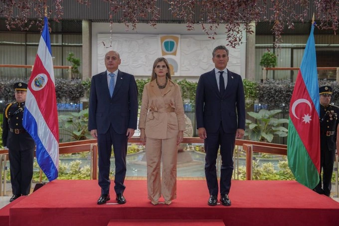 Azerbaijan’s ambassador to Costa Rica presents credentials to President (PHOTO)