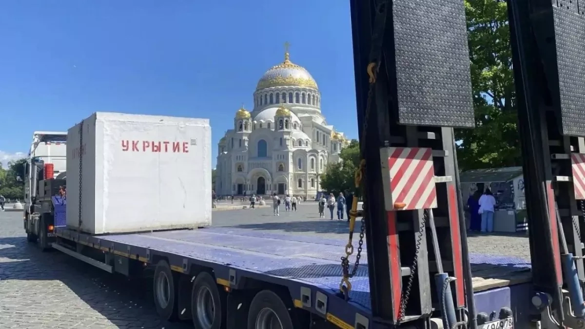 Russia installs concrete shelters in St. Petersburg amid drone attacks