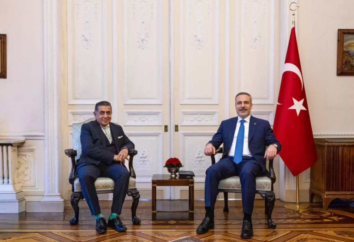 Turkish FM holds meetings in London, signs strategic partnership
