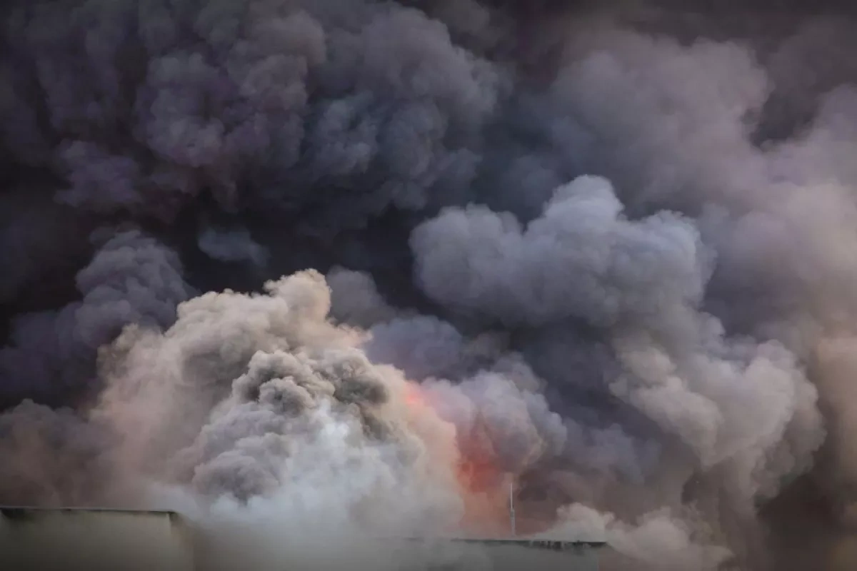 Fire breaks out at Imperial residential complex in St Petersburg VIDEO
