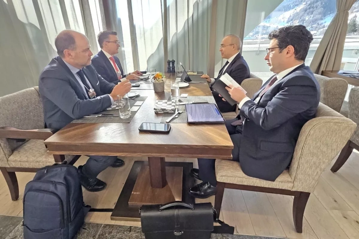 Azerbaijan’s economy minister discusses digital transformation with BCG at Davos