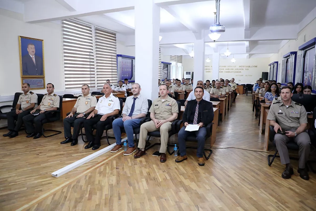 Azerbaijan launches English-language course with US military instructors PHOTO