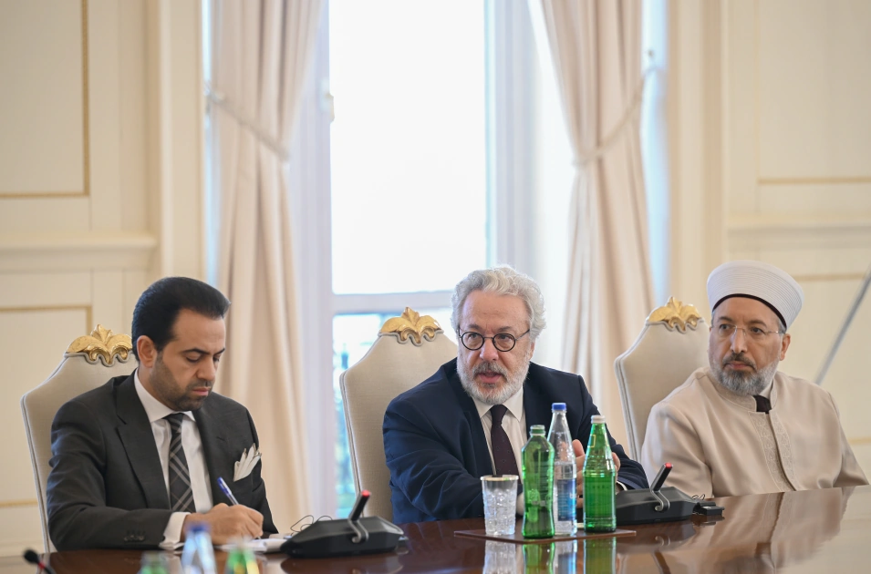 President Ilham Aliyev receives participants of international conferences held in Baku (PHOTO)