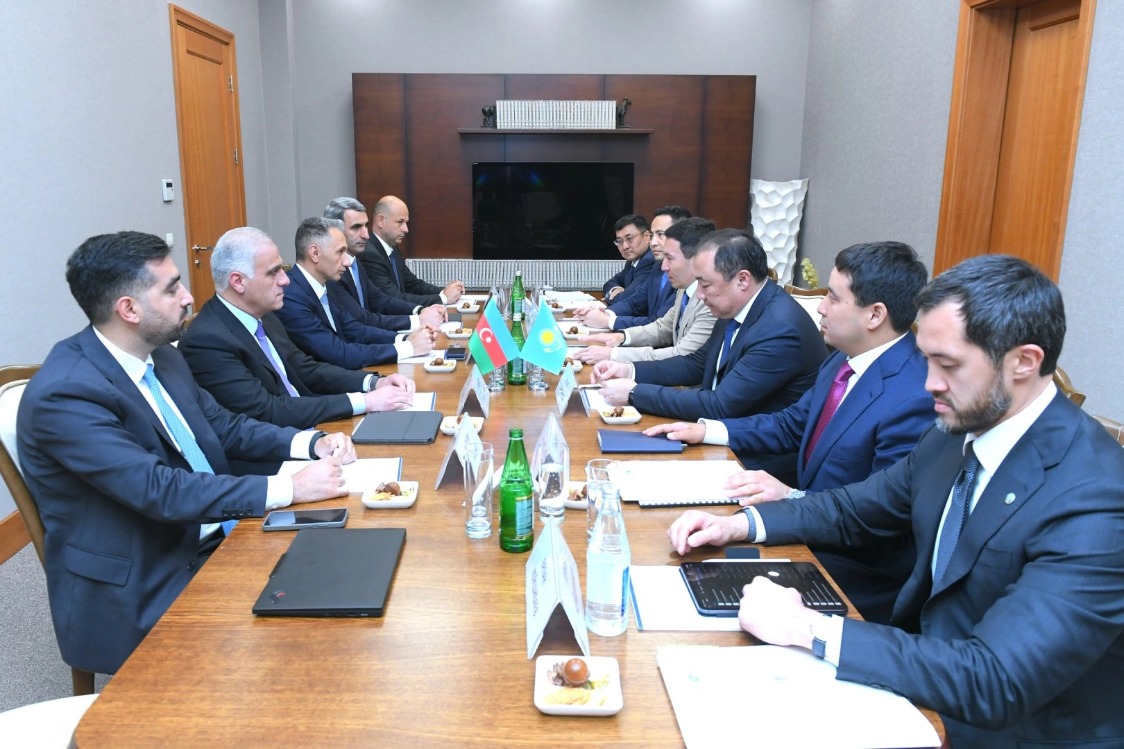 Azerbaijan and Kazakhstan discuss cooperation on Middle Corridor
