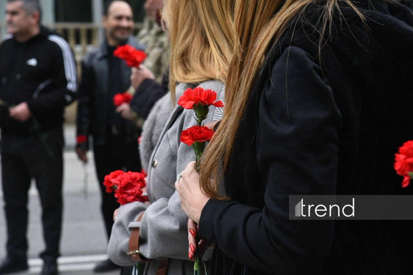 Azerbaijani people visit "Mother's Cry" monument on 34th anniversary of Khojaly genocide (PHOTO)