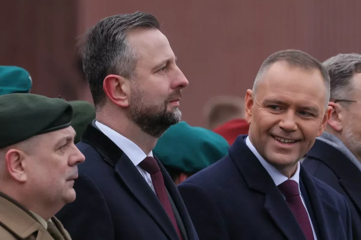 Polish president sidesteps defence chief in showdown over generals