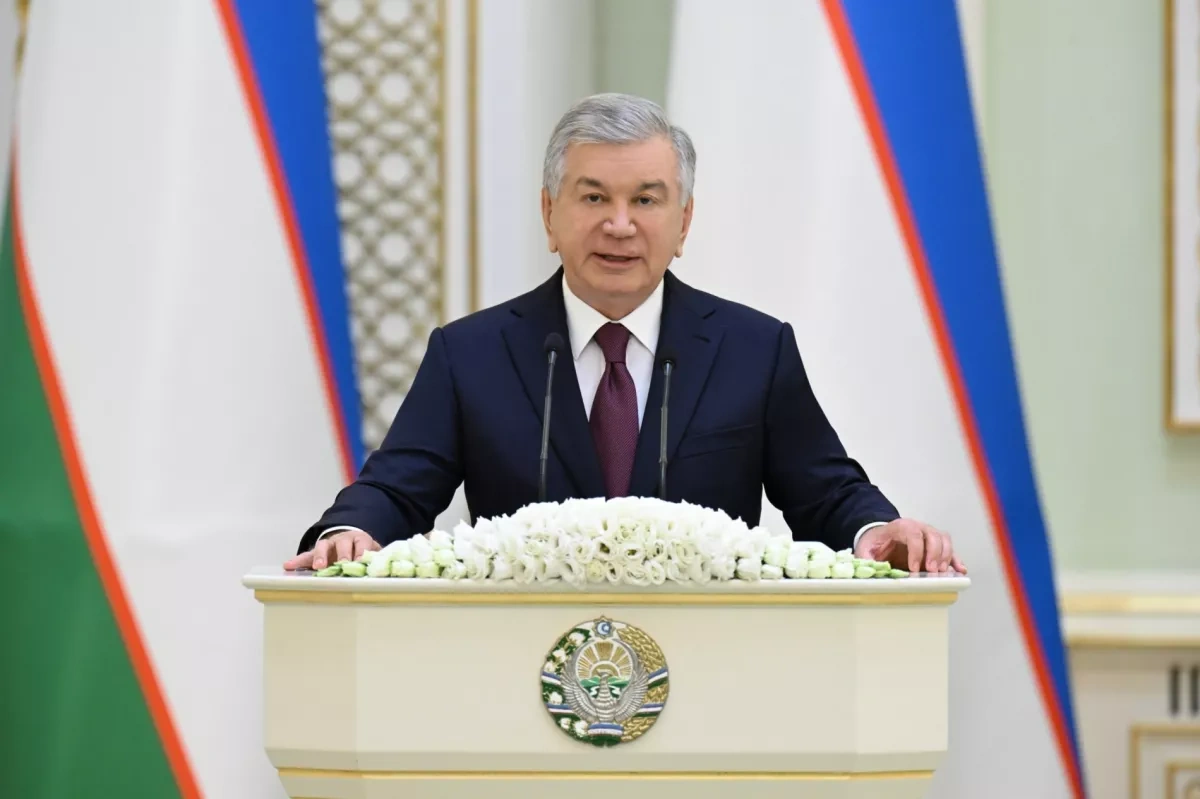 Azerbaijan's new envoy presents credentials to Uzbek president PHOTO