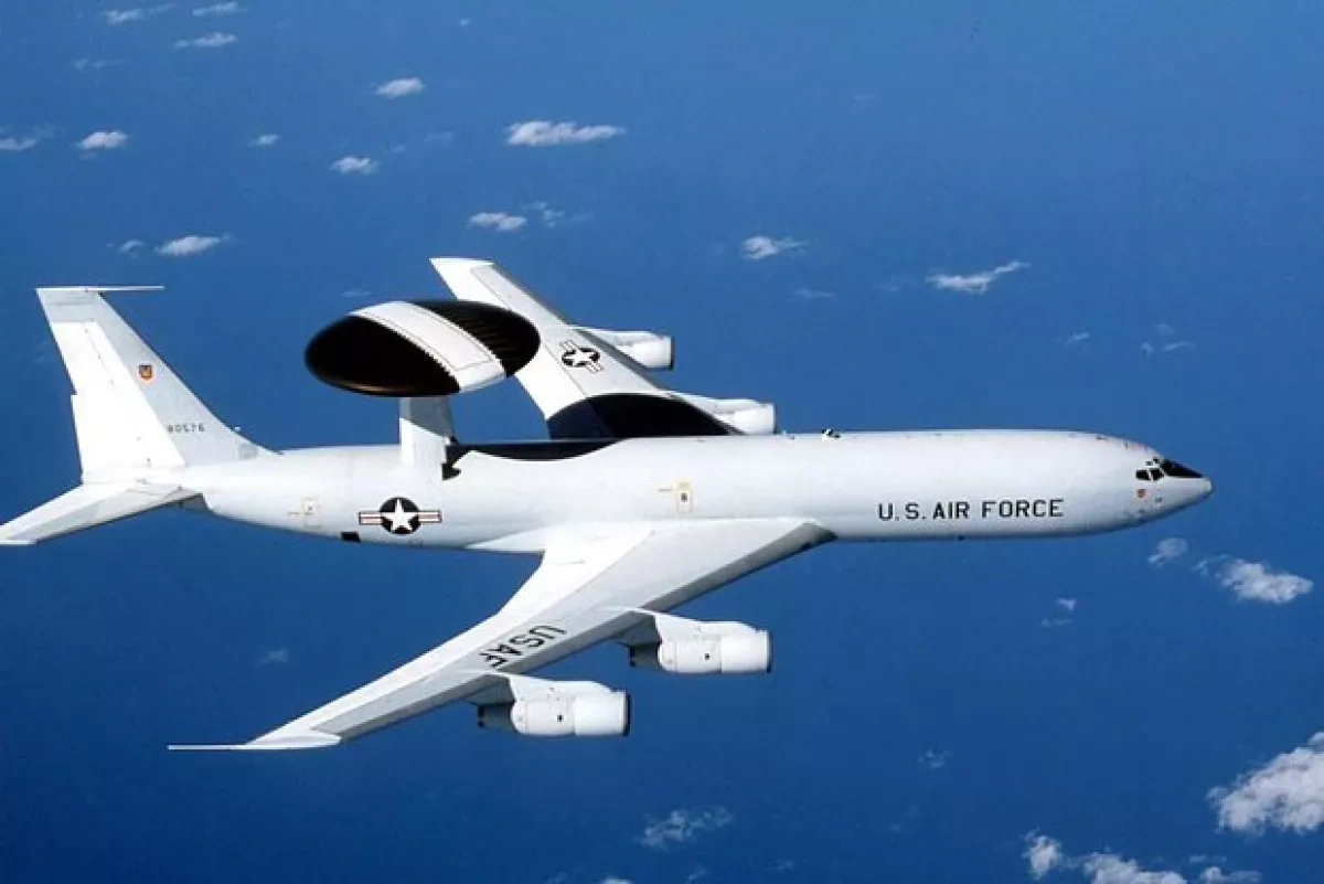 NATO reconnaissance plane circles near Ukraine's western border After Russian strike with Oreshnik