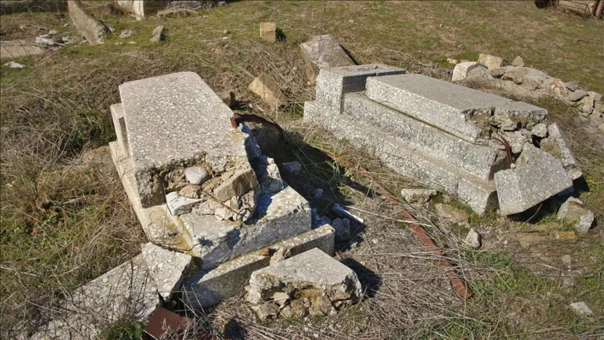 A vandal preaching decency Kocharyan’s warped mirror