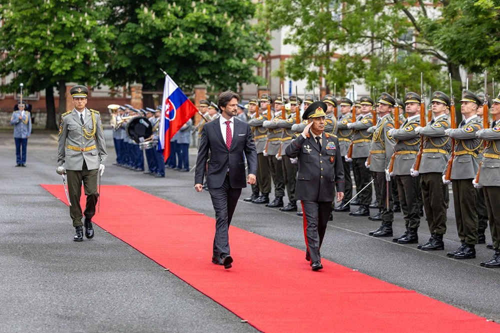 Azerbaijani Defense Minister pays official visit to Slovakia (PHOTO)