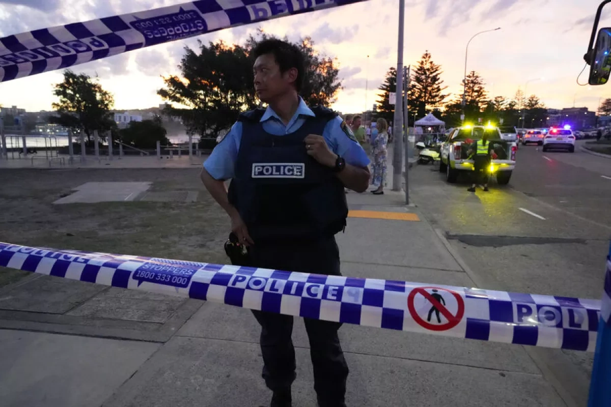 Media: Pig heads left on Muslim graves in Sydney following Bondi beach attack Photo