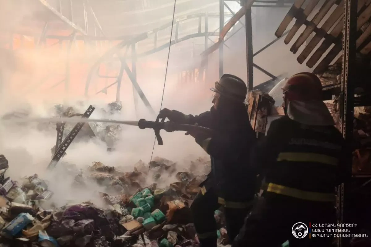 Tissue factory blaze rages through Armenian capital PHOTO