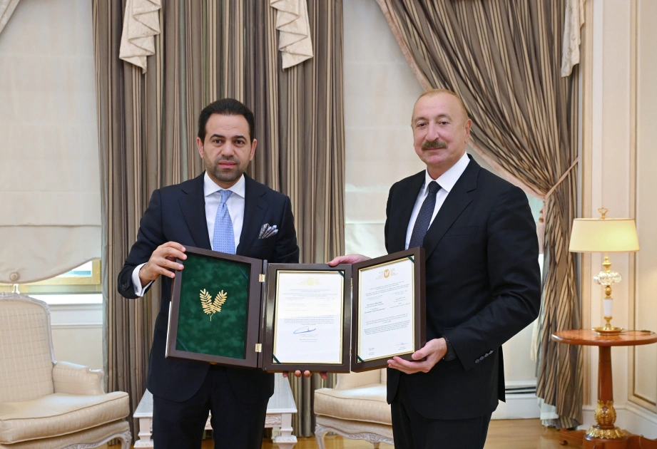 President Ilham Aliyev receives Secretary-General of Muslim Council of Elders (PHOTO)