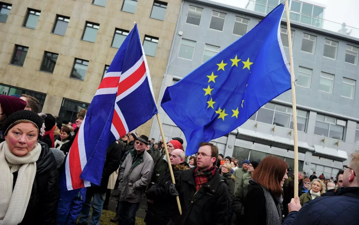 Iceland moves toward referendum on EU talks