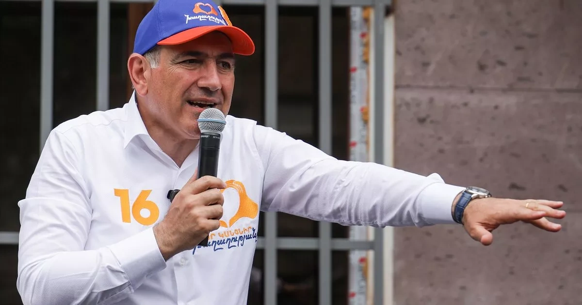 Armenian blogger jailed for calling PM Pashinyan “traitor”