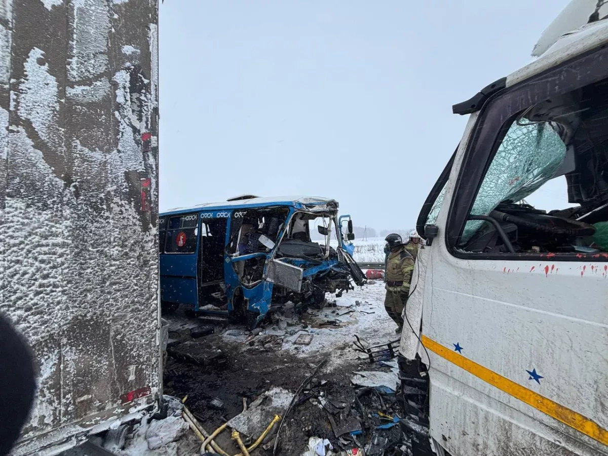 Russia: Six killed, five injured in horrific Omsk road accident video