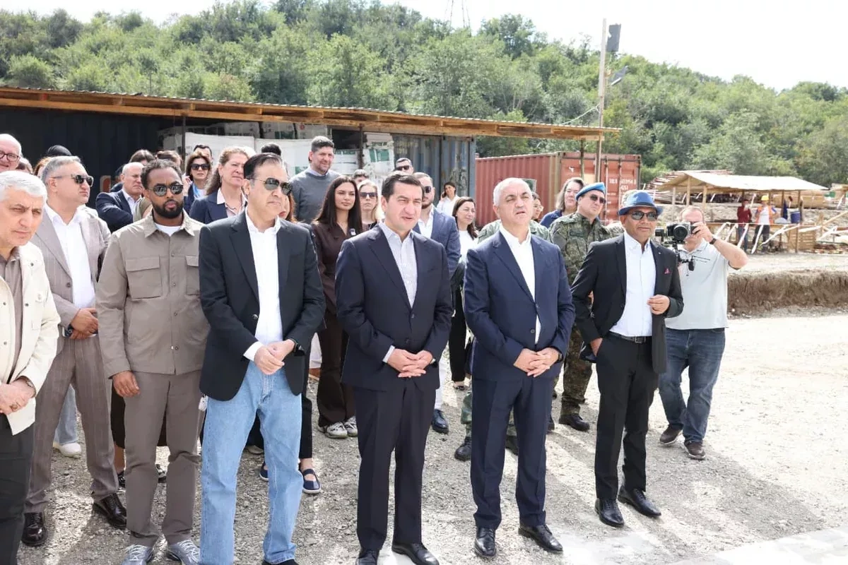 Foreign diplomats tour Khankendi railway and bus station project PHOTO