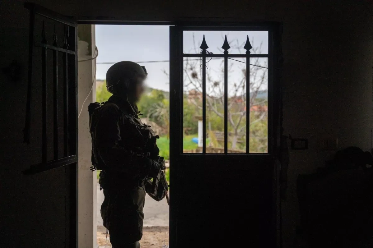 Israeli military seizes weapons, strikes "Hezbollah infrastructure" in Lebanon Photo