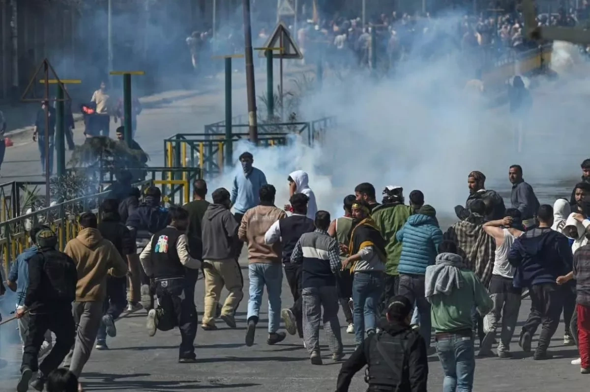 Police disperse hundreds protesting Khamenei's killing in Kashmir Photo