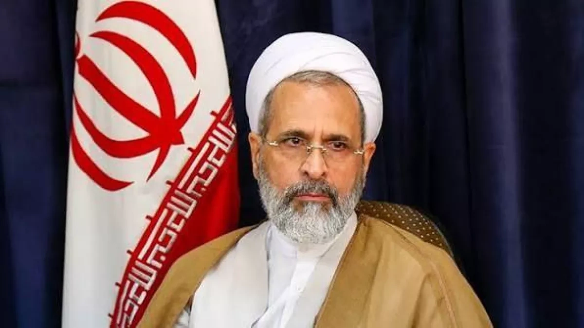 Iran appoints interim supreme leader