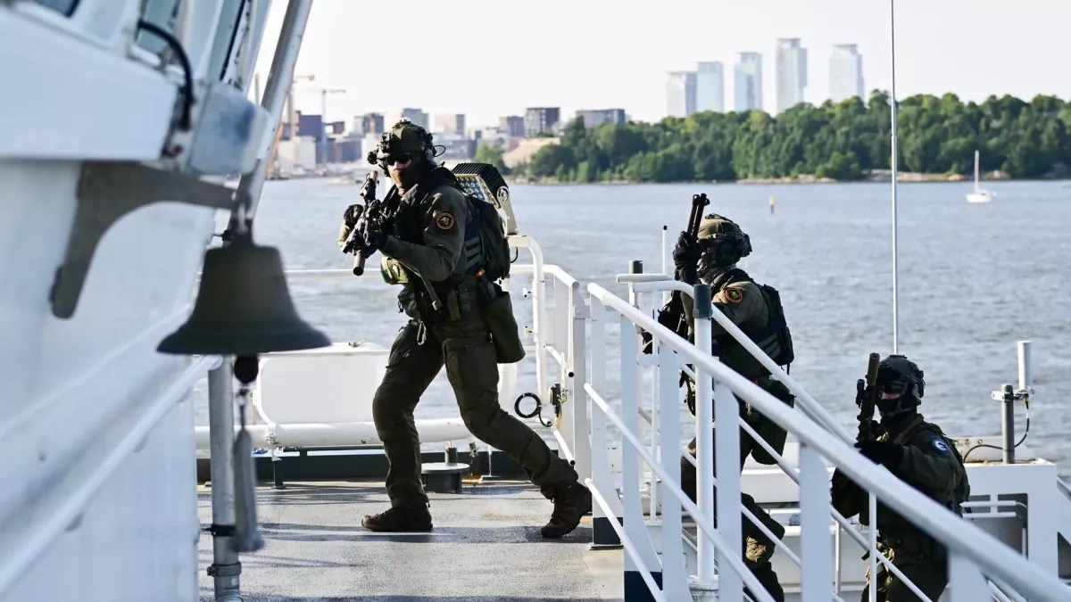 Finnish special forces conduct vessel seizure drill in Baltic Sea
