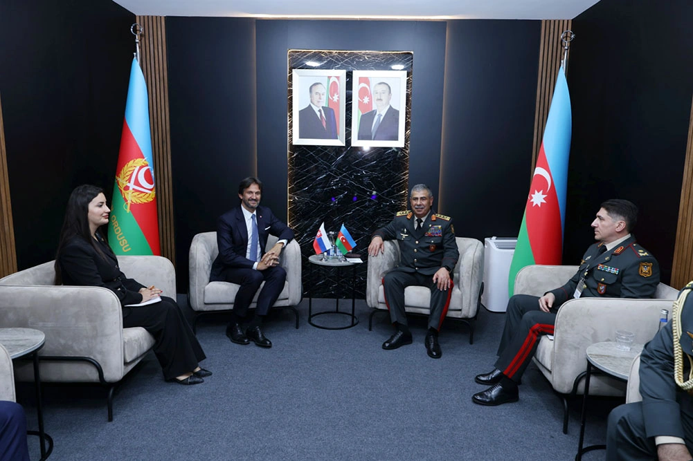 Azerbaijani Defense Minister holds meetings with UK and Slovak counterparts (PHOTO)