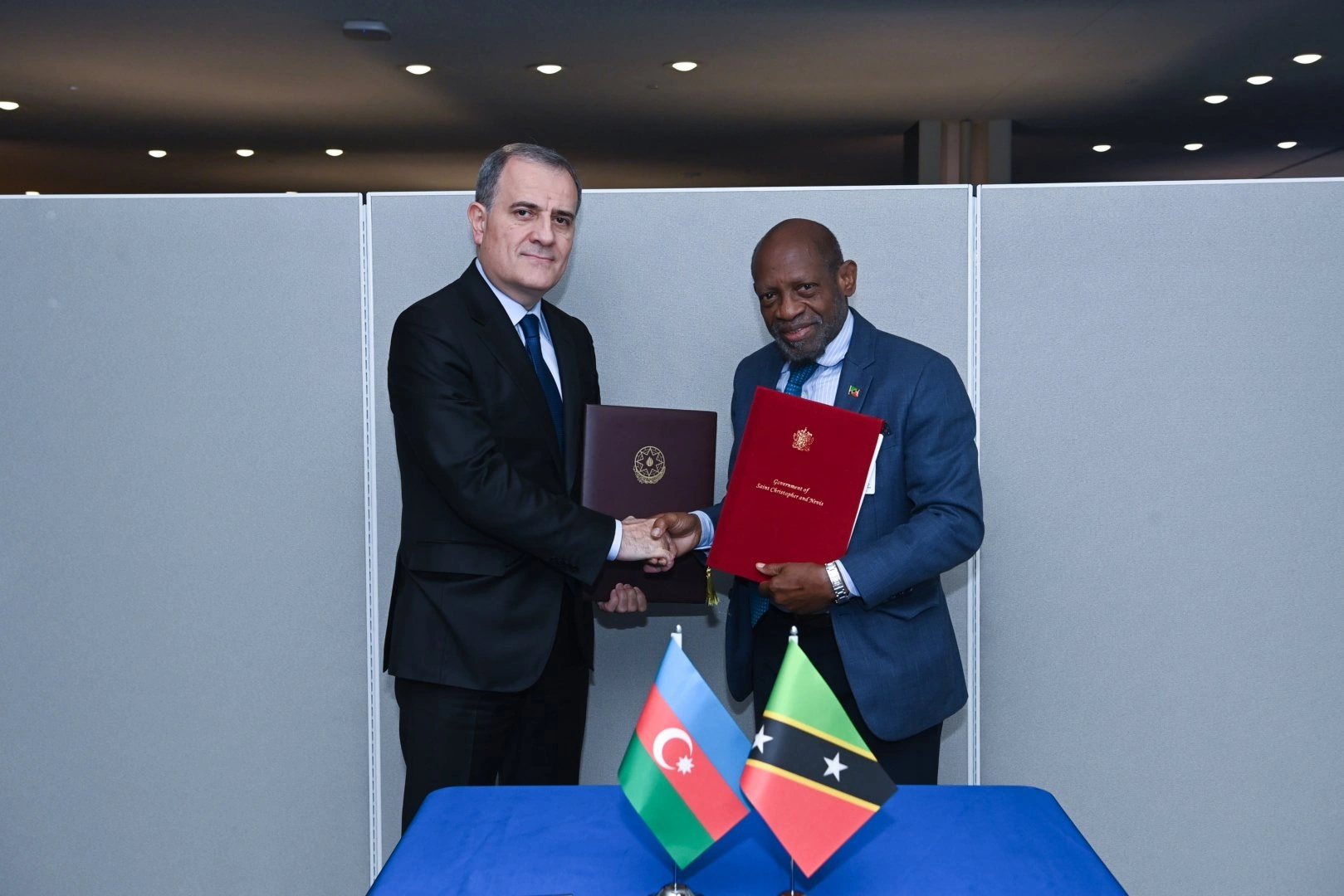 Azerbaijan, Saint Kitts and Nevis abolish visa requirements